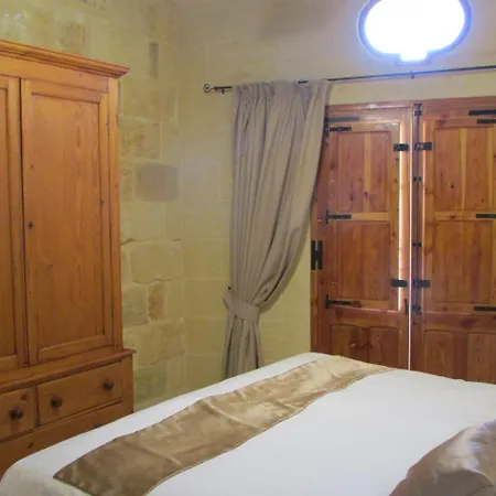 Ta Sonia Farmhouse Bed & Breakfast