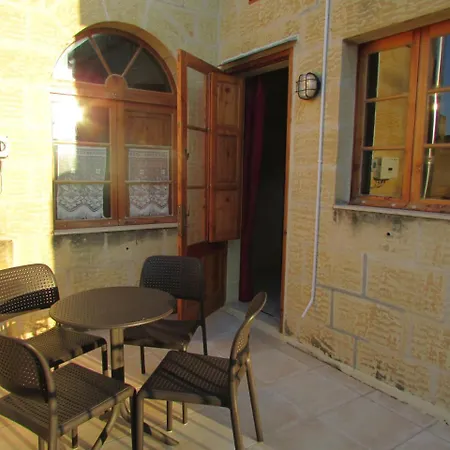 Ta Sonia Farmhouse Bed & Breakfast *